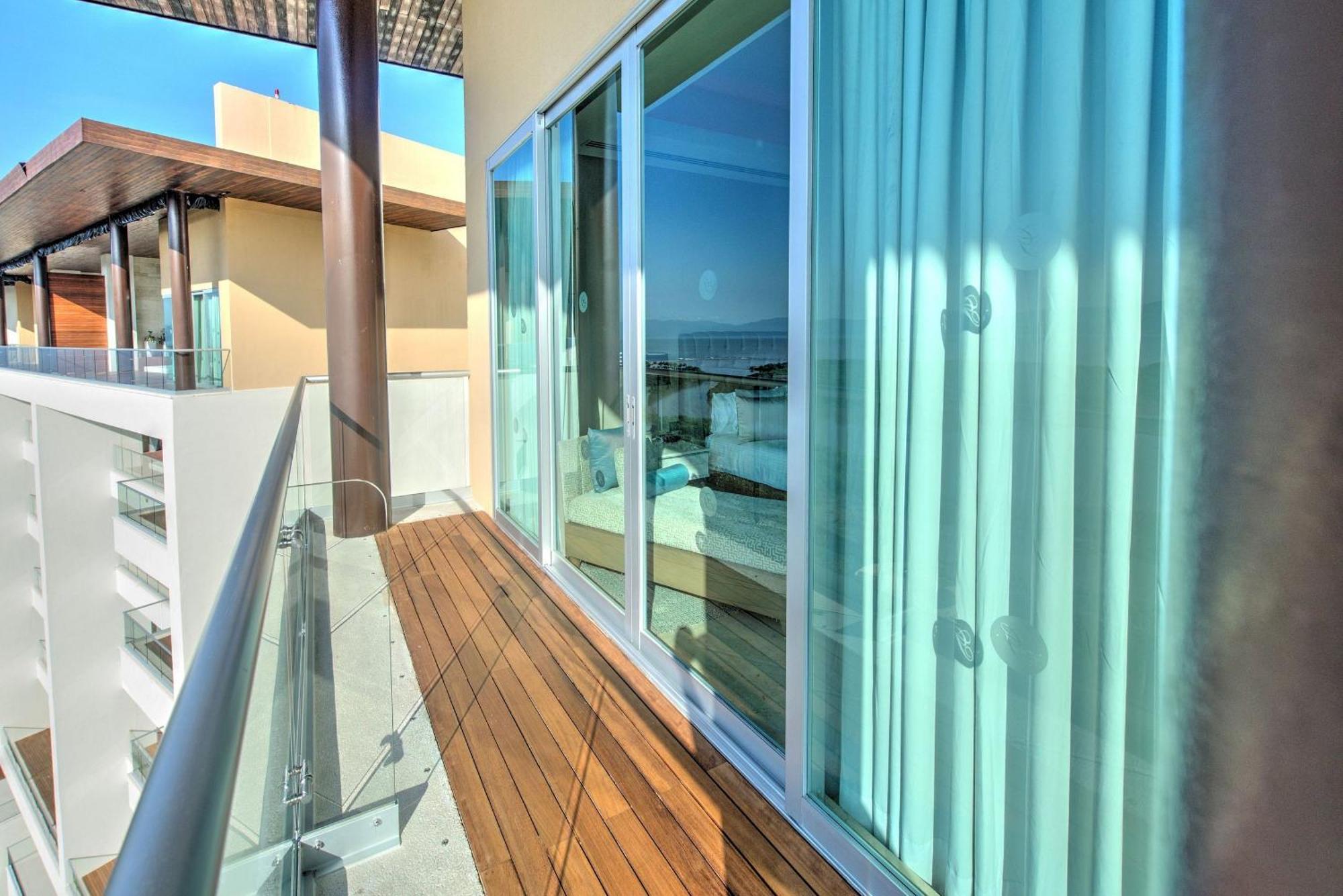 נובו ואלארטה The Grand Luxxe Three Bedroom Spa Suite מראה חיצוני תמונה