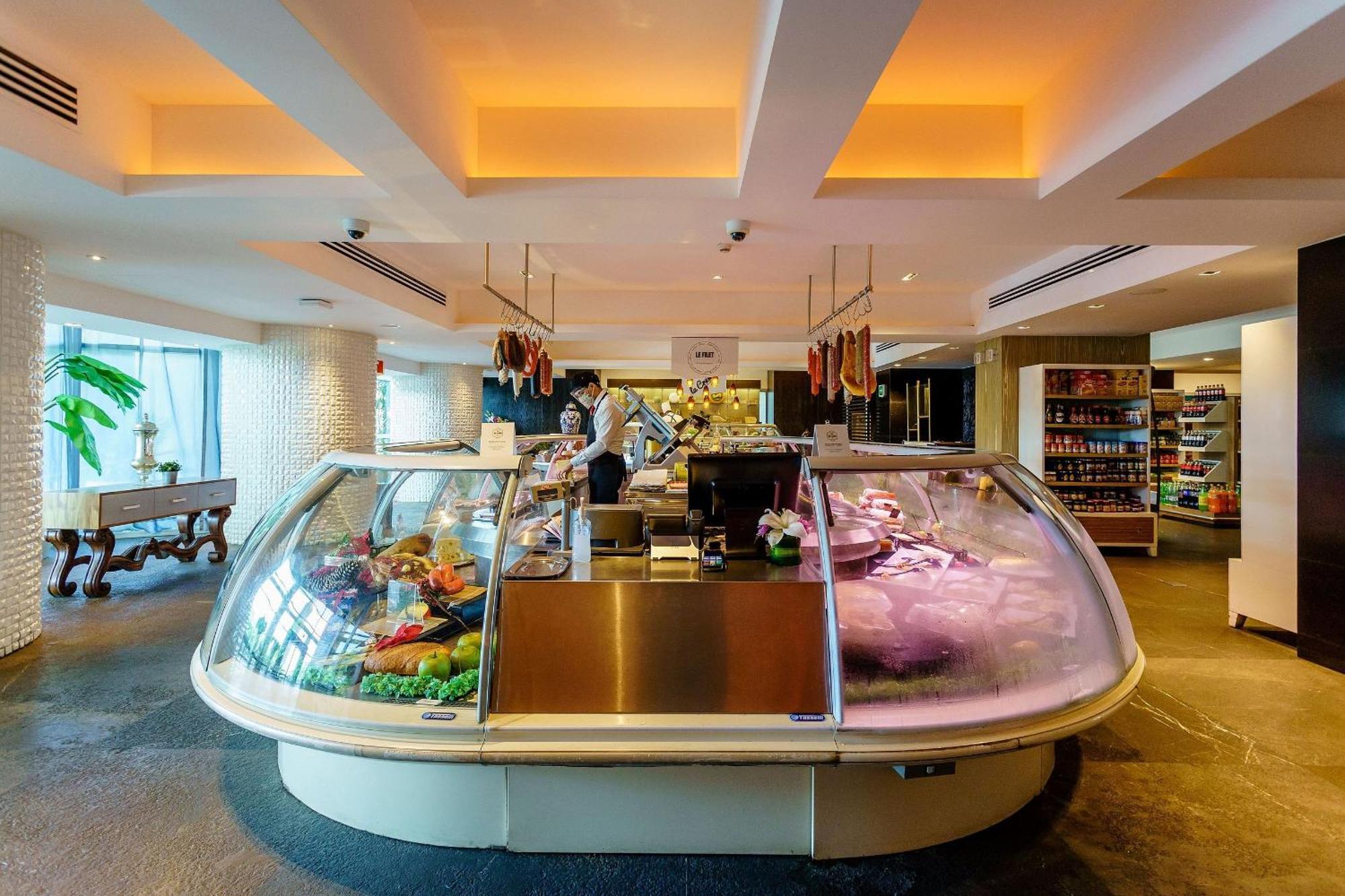 נובו ואלארטה The Grand Luxxe Three Bedroom Spa Suite מראה חיצוני תמונה