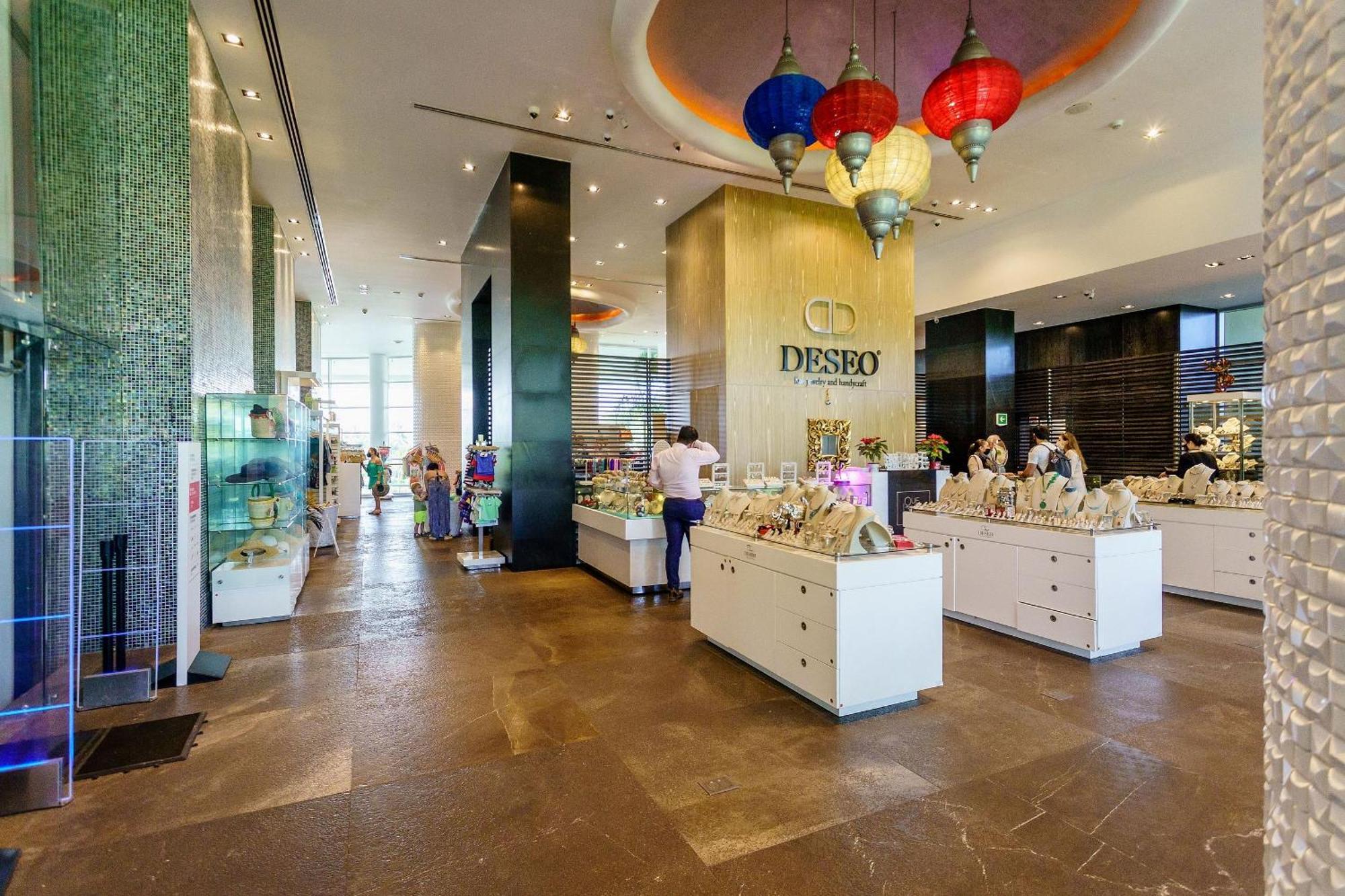 נובו ואלארטה The Grand Luxxe Three Bedroom Spa Suite מראה חיצוני תמונה