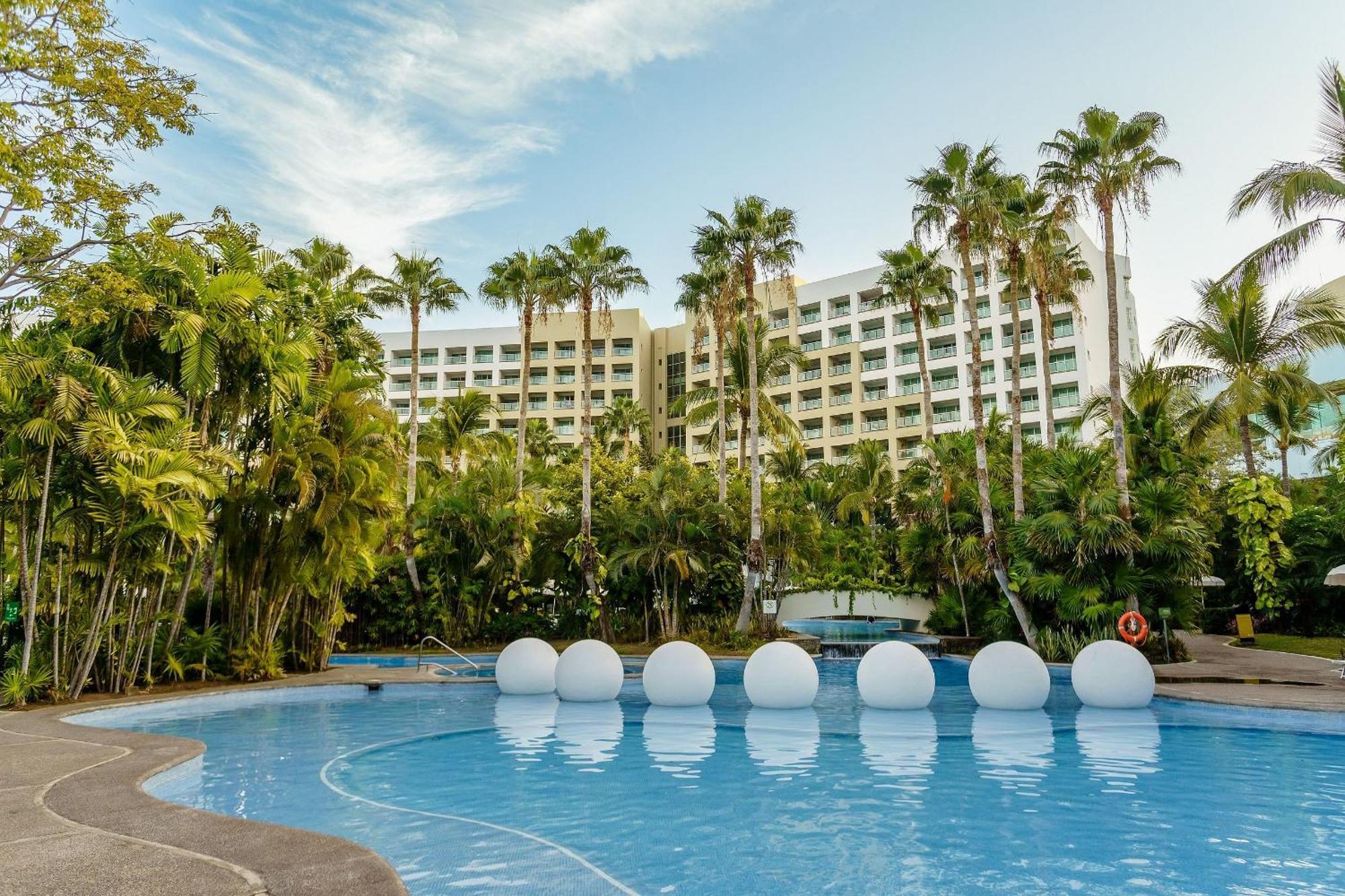 נובו ואלארטה The Grand Luxxe Three Bedroom Spa Suite מראה חיצוני תמונה