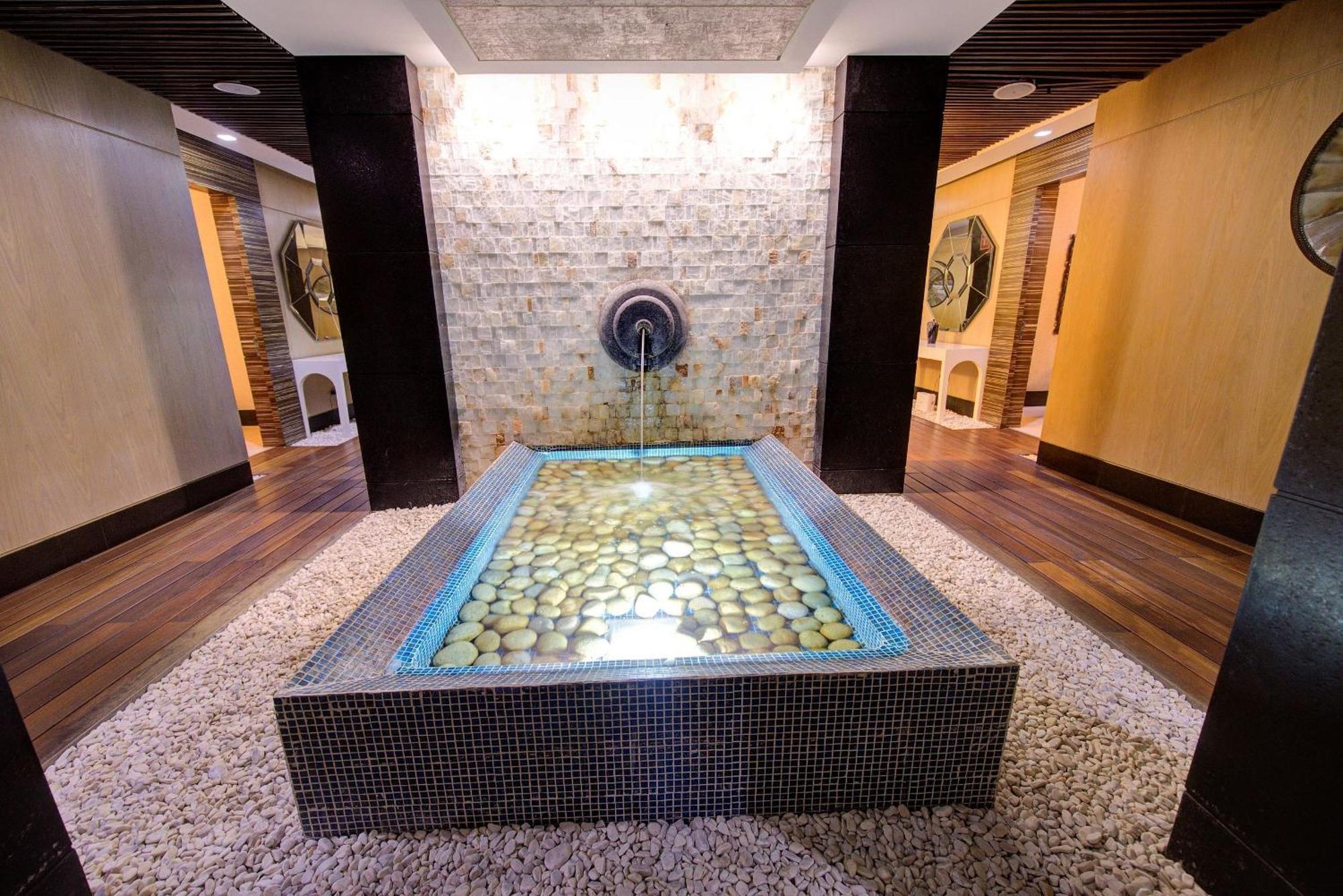 נובו ואלארטה The Grand Luxxe Three Bedroom Spa Suite מראה חיצוני תמונה
