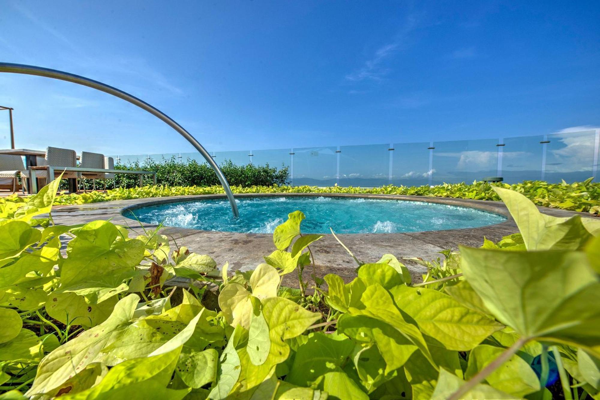 נובו ואלארטה The Grand Luxxe Three Bedroom Spa Suite מראה חיצוני תמונה