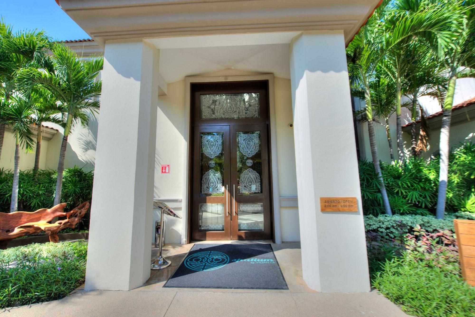 נובו ואלארטה The Grand Luxxe Three Bedroom Spa Suite מראה חיצוני תמונה