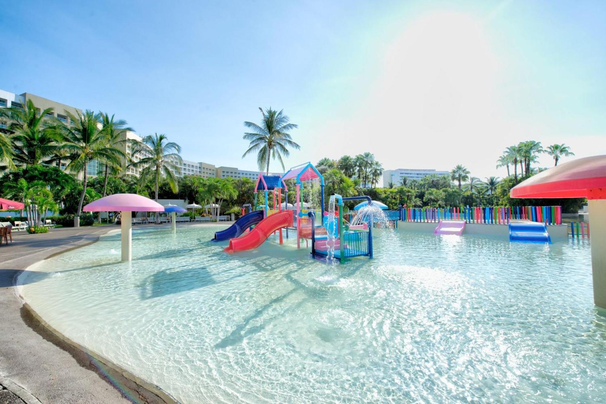 נובו ואלארטה The Grand Luxxe Three Bedroom Spa Suite מראה חיצוני תמונה