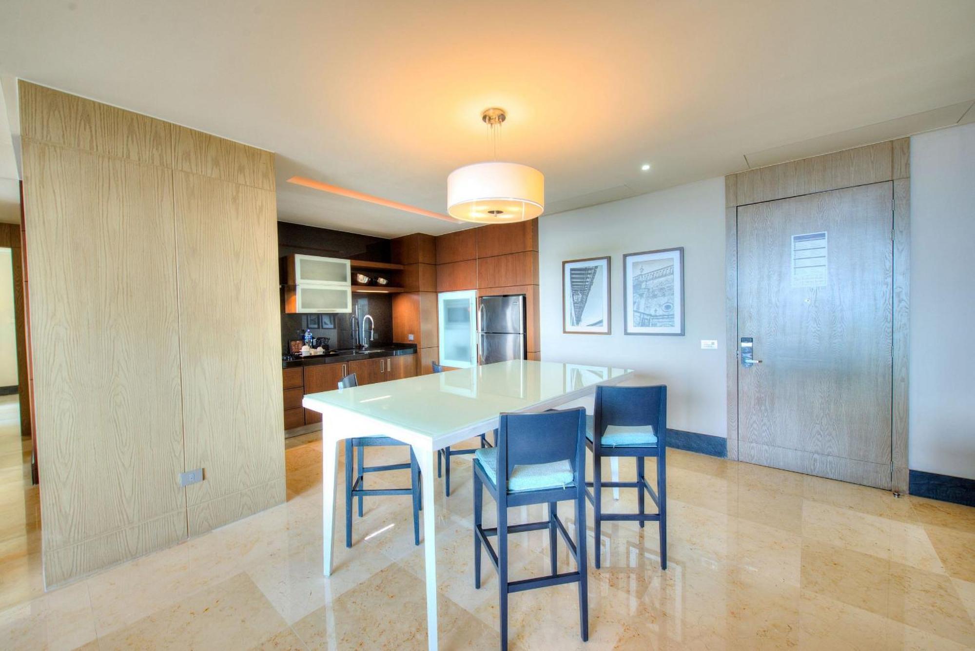 נובו ואלארטה The Grand Luxxe Three Bedroom Spa Suite מראה חיצוני תמונה