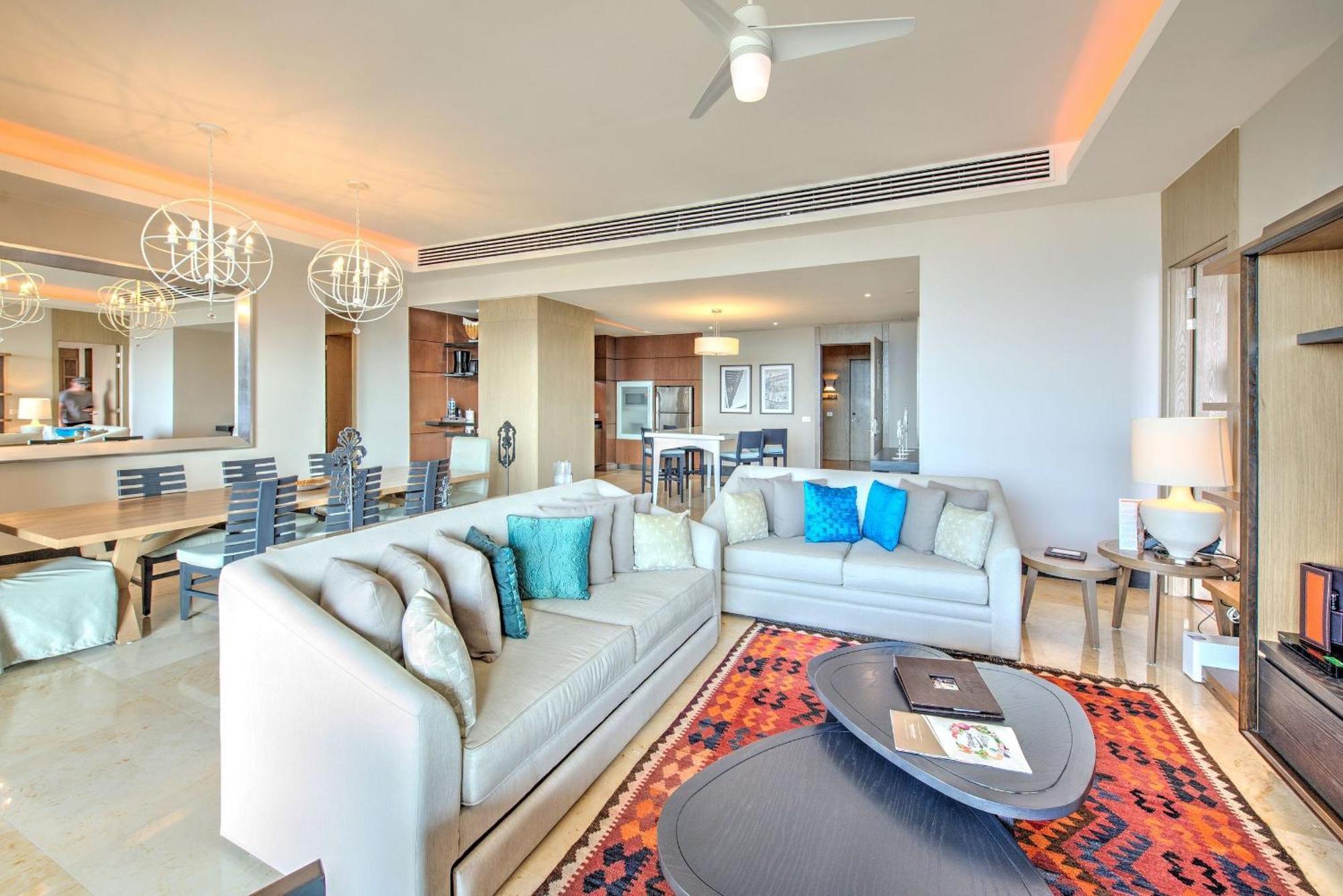 נובו ואלארטה The Grand Luxxe Three Bedroom Spa Suite מראה חיצוני תמונה