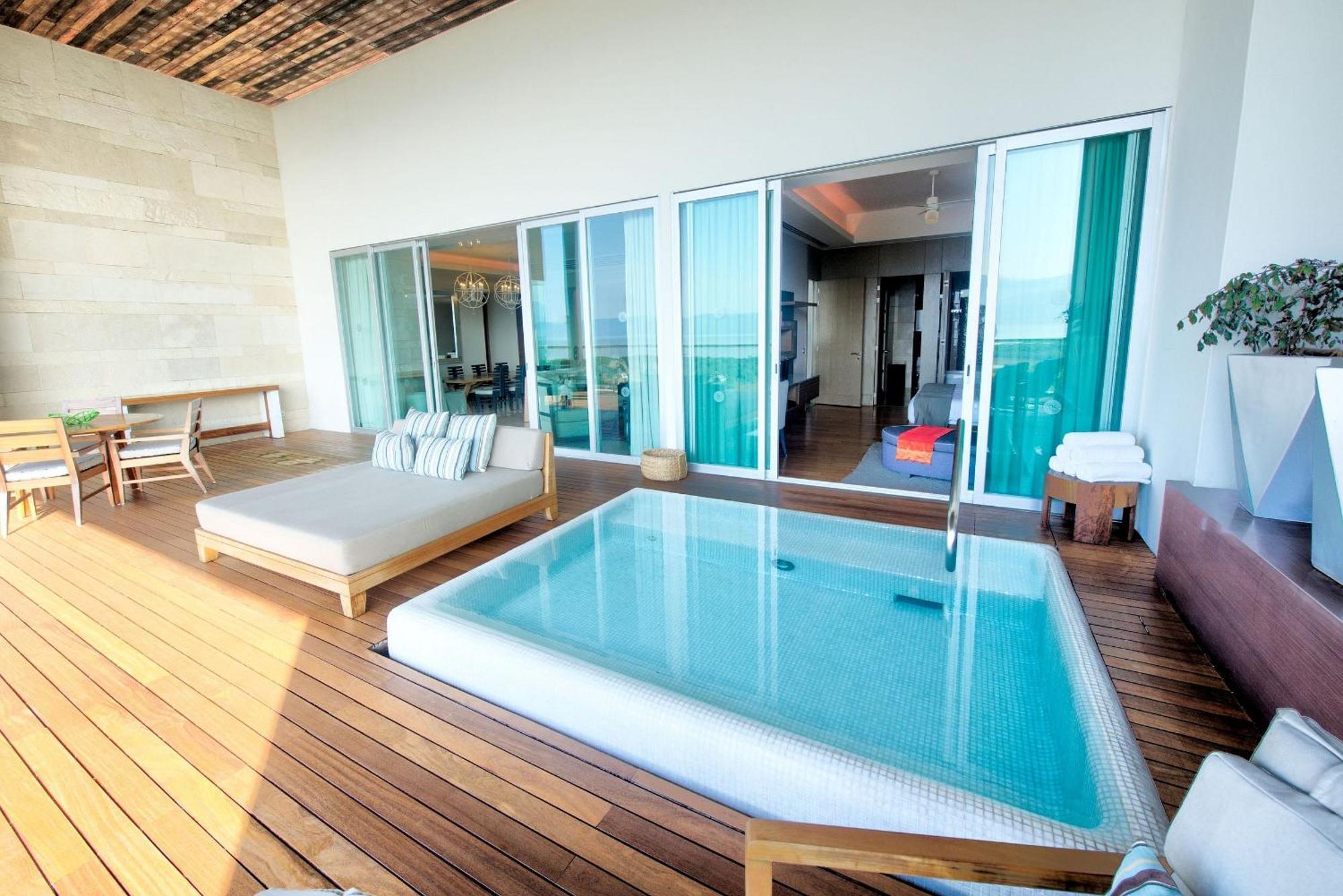 נובו ואלארטה The Grand Luxxe Three Bedroom Spa Suite מראה חיצוני תמונה
